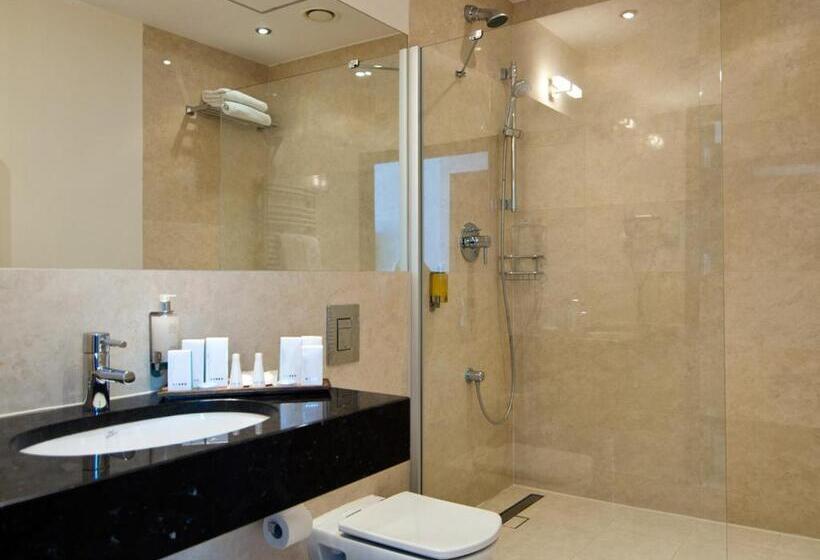 小型套房, Europeum