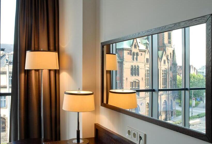 三人经典房间, Europeum