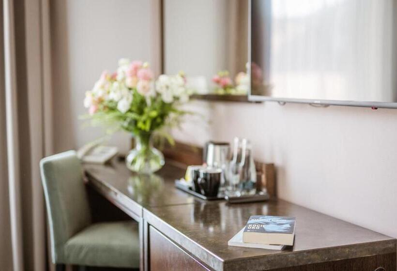 三人经典房间, Europeum