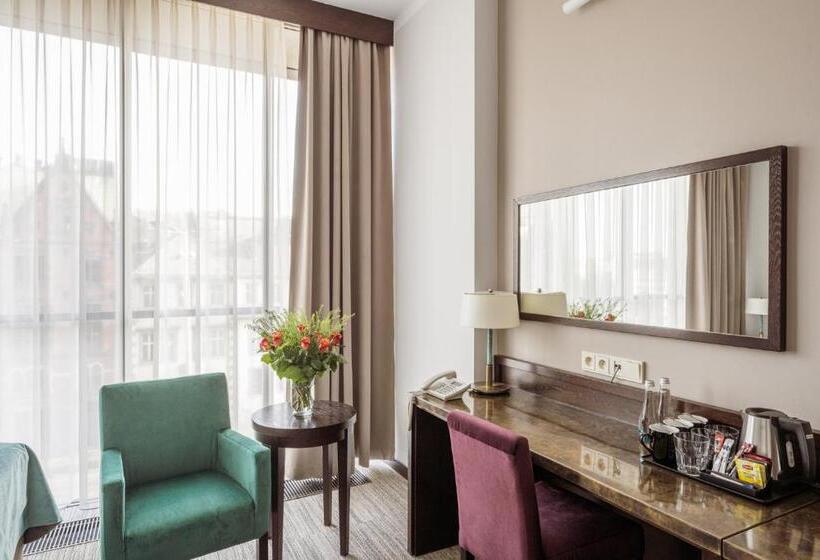 三人经典房间, Europeum