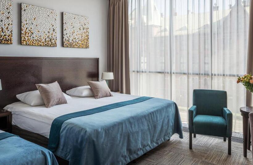 三人经典房间, Europeum