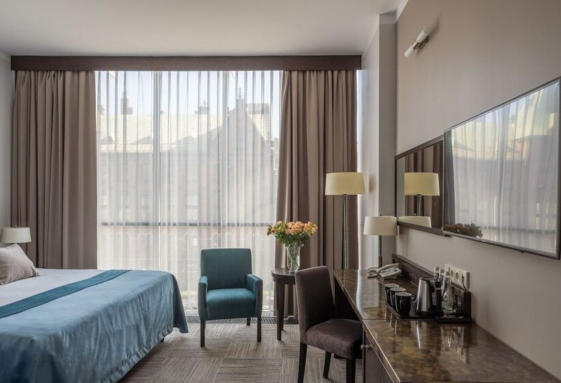 三人经典房间, Europeum