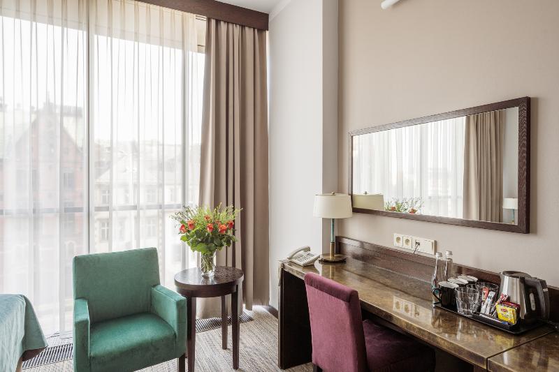 三人经典房间, Europeum