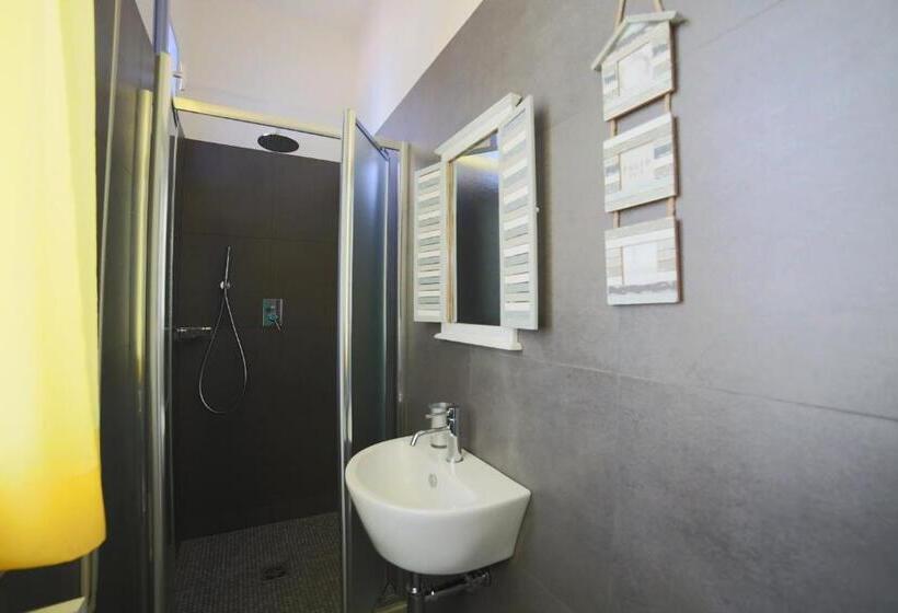 Camera Tripla Superiore, Fabrizio