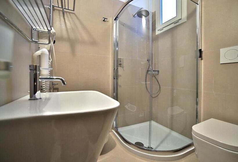 Camera Familiare Superiore, Fabrizio