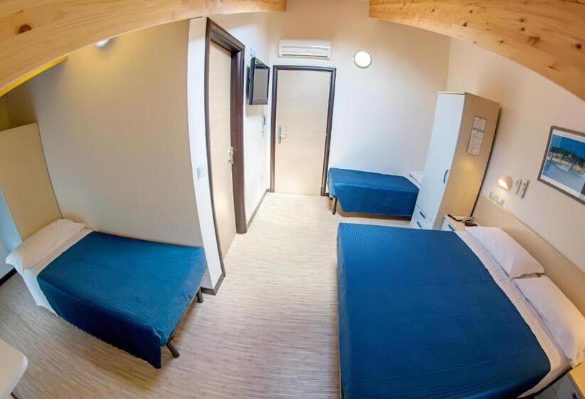 Camera Familiare Superiore, Fabrizio