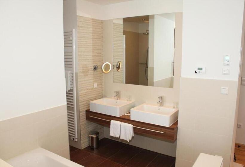 Полулюкс, Feichtinger Graz