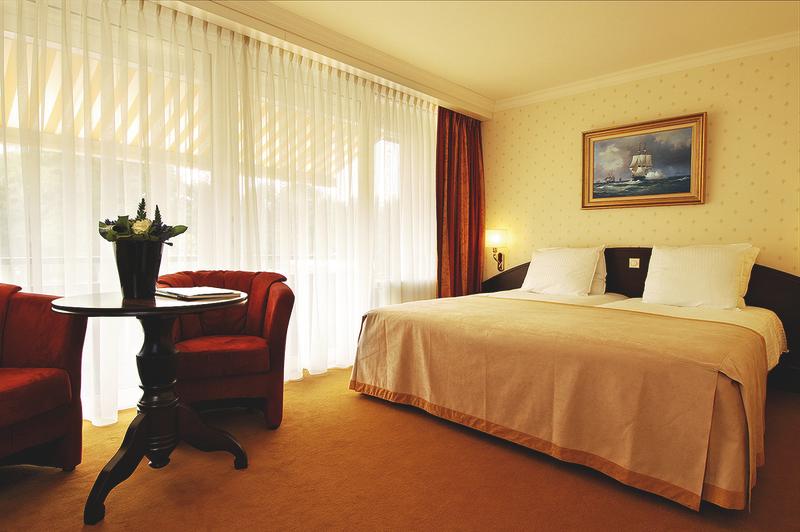 Номер Комфорт, Fletcher Familiehotel De Hunzebergen