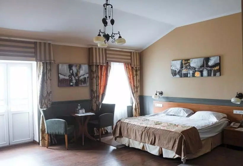 سوییت جونیور, Frapolli Hotel On Deribasivska Street