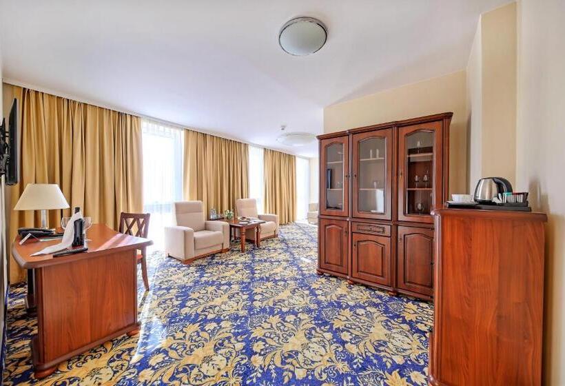 جناح ديلوكس, Gromada Warszawa Centrum