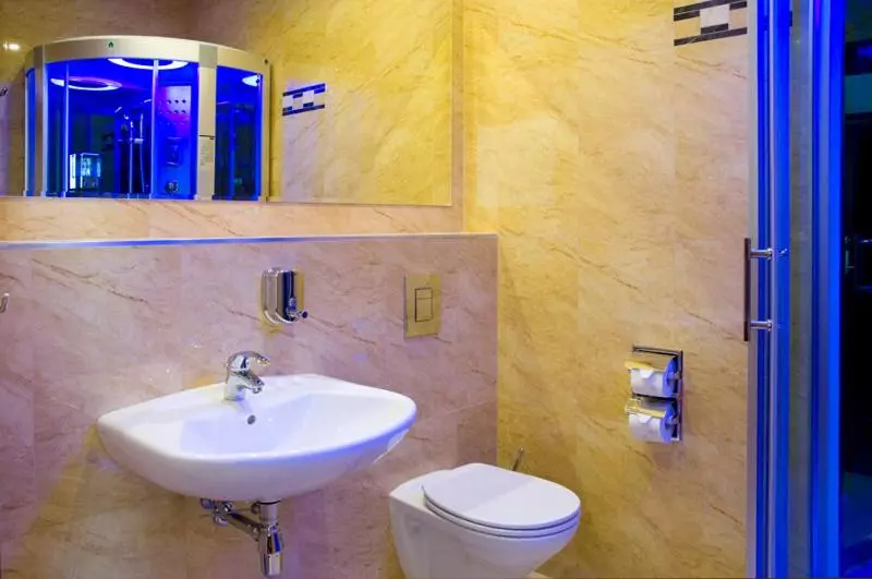 اتاق استاندارد یک نفره, Holiday Park