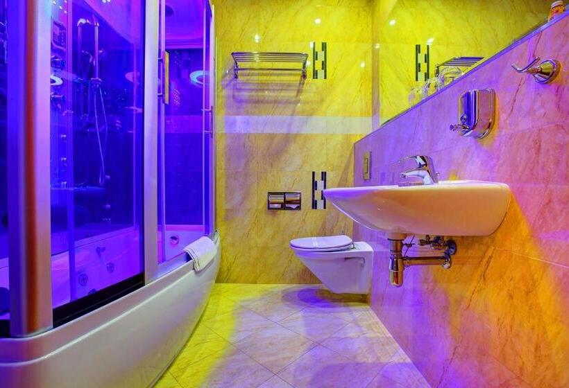 غرفة قياسية ثلاثية, Holiday Park