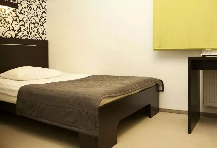 Standard Yhden Hengen Huone, Hotton