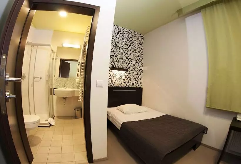 Standard Yhden Hengen Huone, Hotton