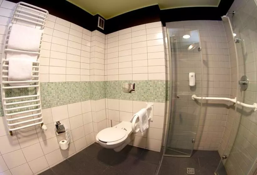 Standard Kolmen Hengen Huone, Hotton