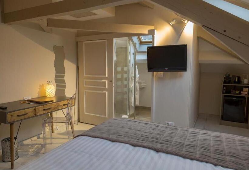 חדר פנטהאוז, Jean Moët