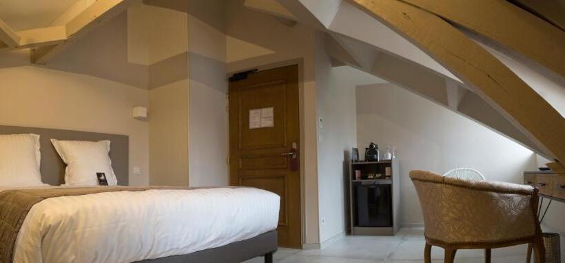 חדר פנטהאוז, Jean Moët