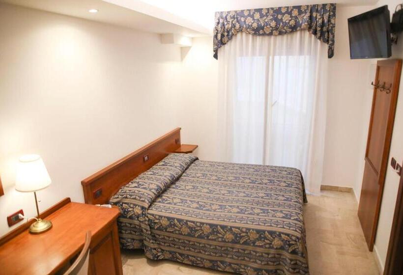 이코노미 룸, La Giara