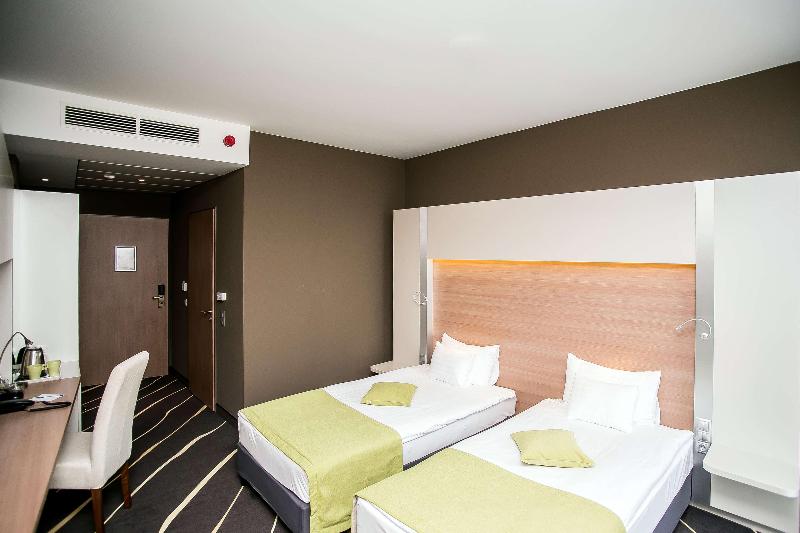 이코노미 룸, La Giara