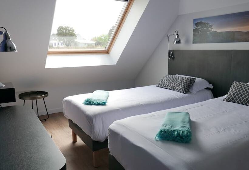 غرفة عائلية مطلّة علي البحر, Le Cardinal  Belleileenmer