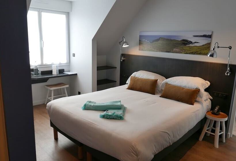 غرفة عائلية مطلّة علي البحر, Le Cardinal  Belleileenmer