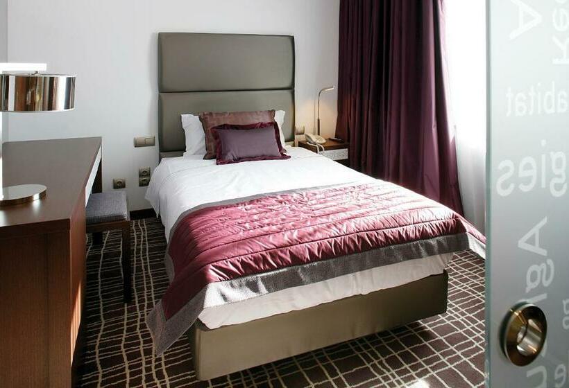 اتاق استاندارد یک نفره, Neya Lisboa