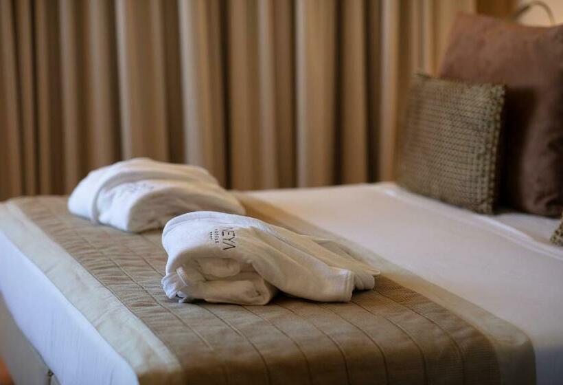 سوییت, Neya Lisboa