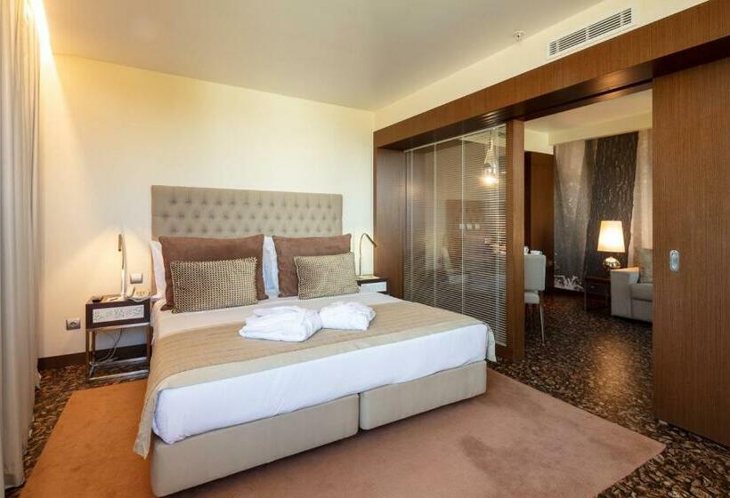 سوییت, Neya Lisboa