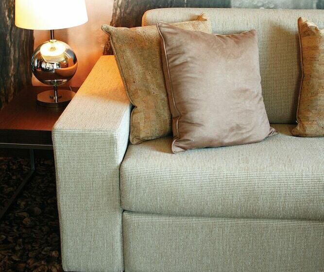 سوییت, Neya Lisboa