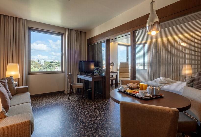 سوییت, Neya Lisboa