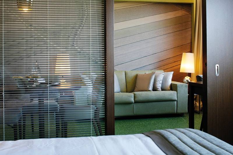 سوییت, Neya Lisboa