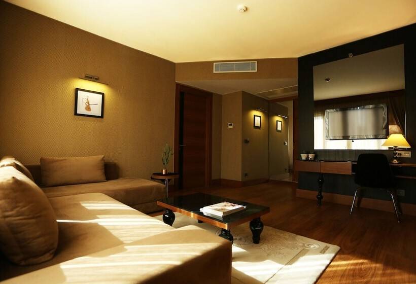 سوییت, Riva Reşatbey Luxury