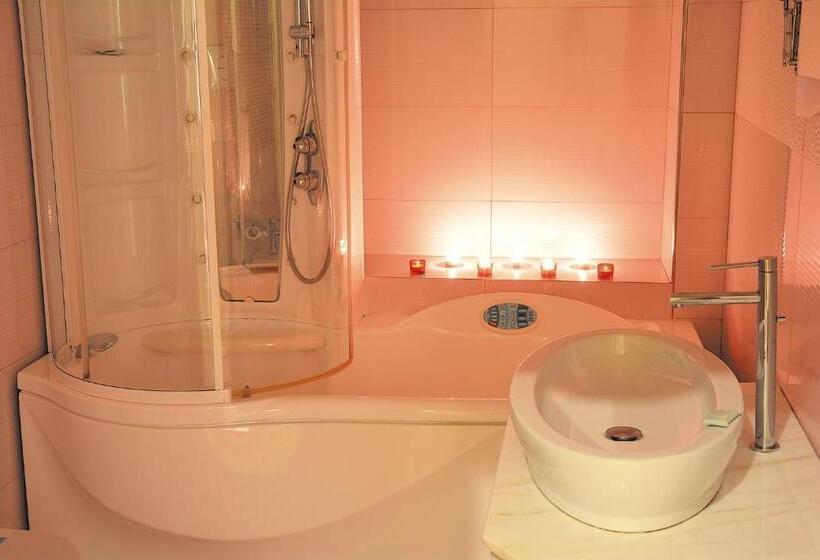 جناح جونيور, S