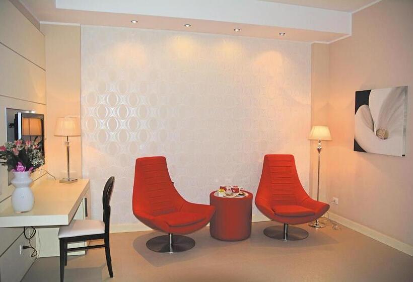 جناح جونيور, S