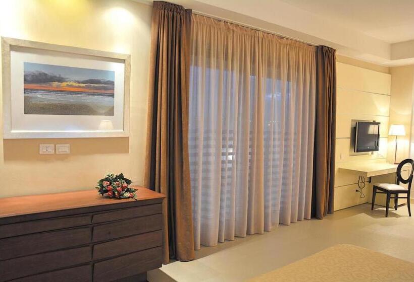 جناح جونيور, S