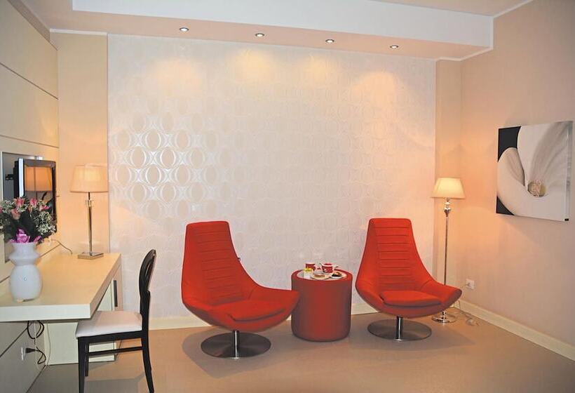 جناح جونيور, S