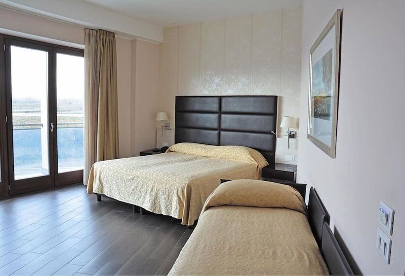 غرفة قياسية ثلاثية, S