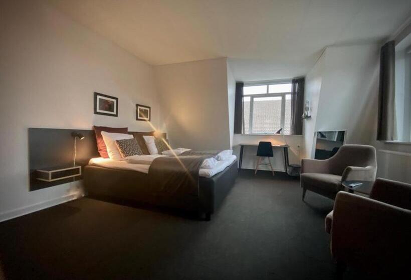 Номер Стандарт, Struer Grand