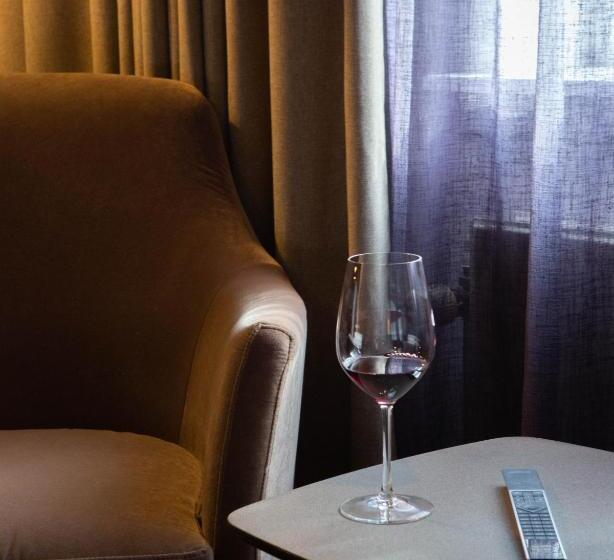 Номер Superior, Struer Grand