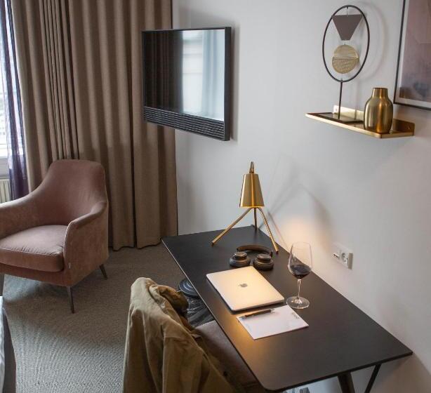 Номер Superior, Struer Grand