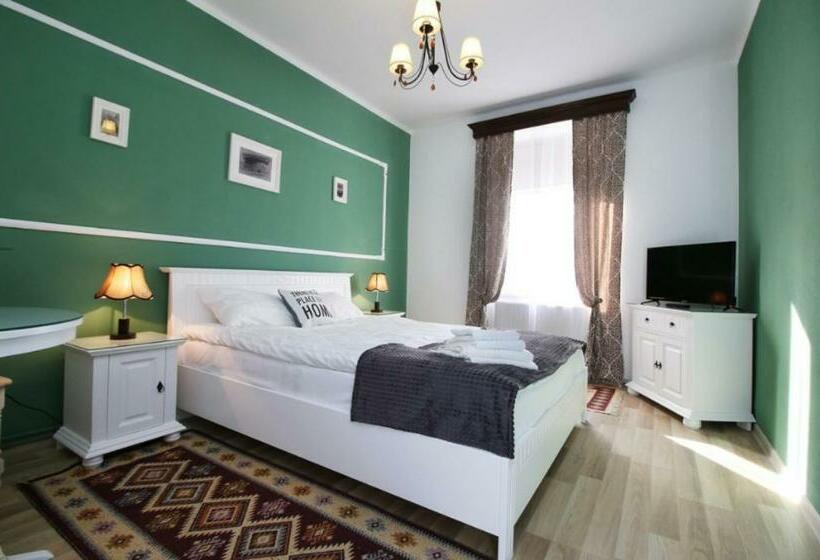 اتاق استاندارد, Brother S House