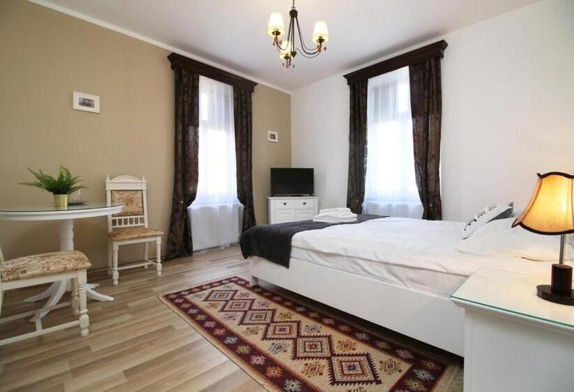 اتاق استاندارد, Brother S House