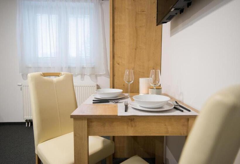 高级工作室, Villa Michaela