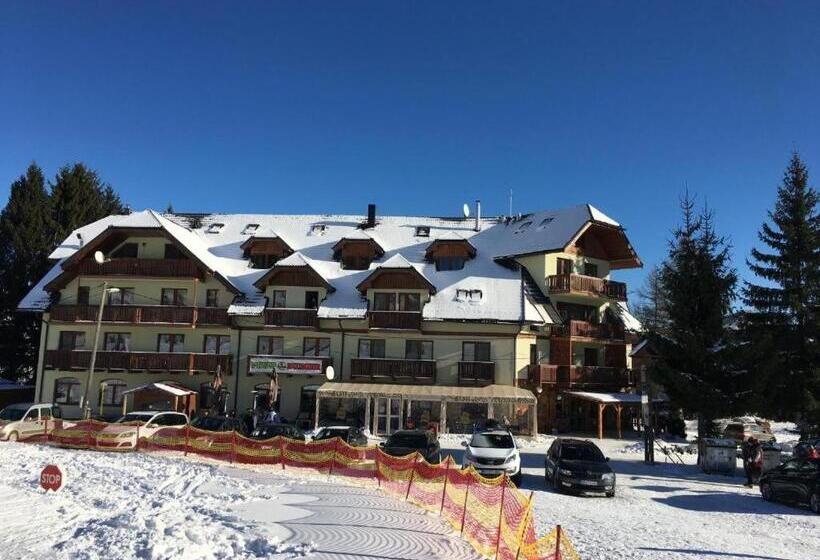 标准工作室, Apartment House Kamzík 9