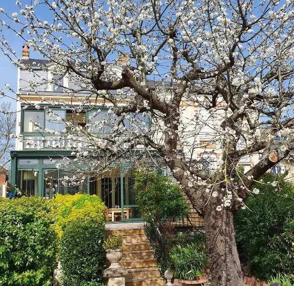 اتاق استاندارد با چشم‌انداز باغ, Libération Maison D Hotes