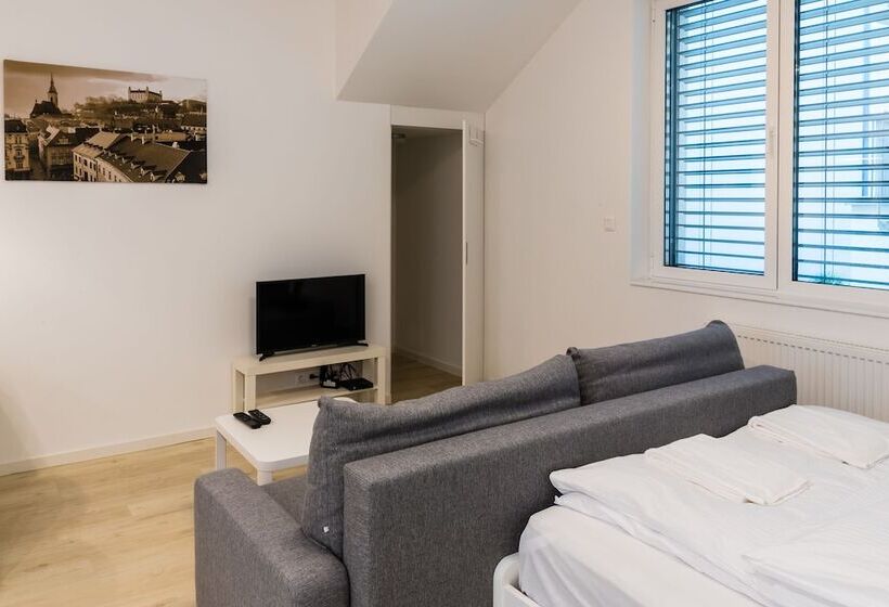 Studio Standard, City Castle Apartments Free Parking