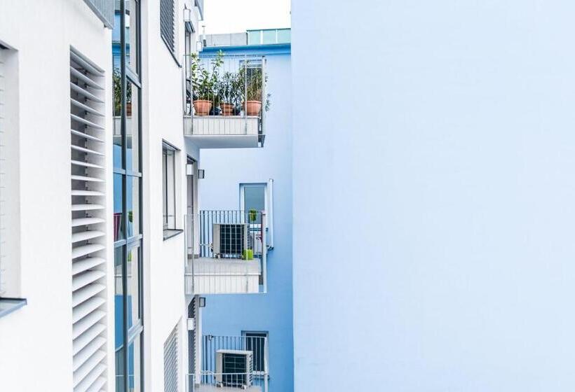 Studio Standard z Balkonem, City Castle Apartments Free Parking