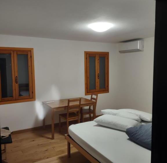 חדר סטנדרט לשלושה, Cortezecchina