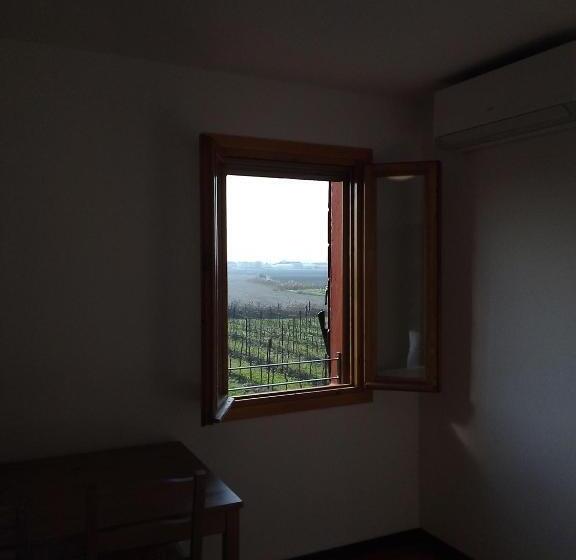 חדר סטנדרט לשלושה, Cortezecchina