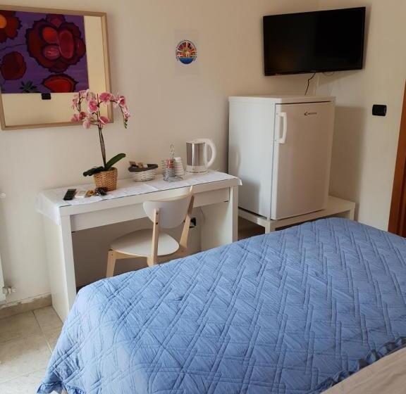 اتاق استاندارد, Cucaracha Bungalow